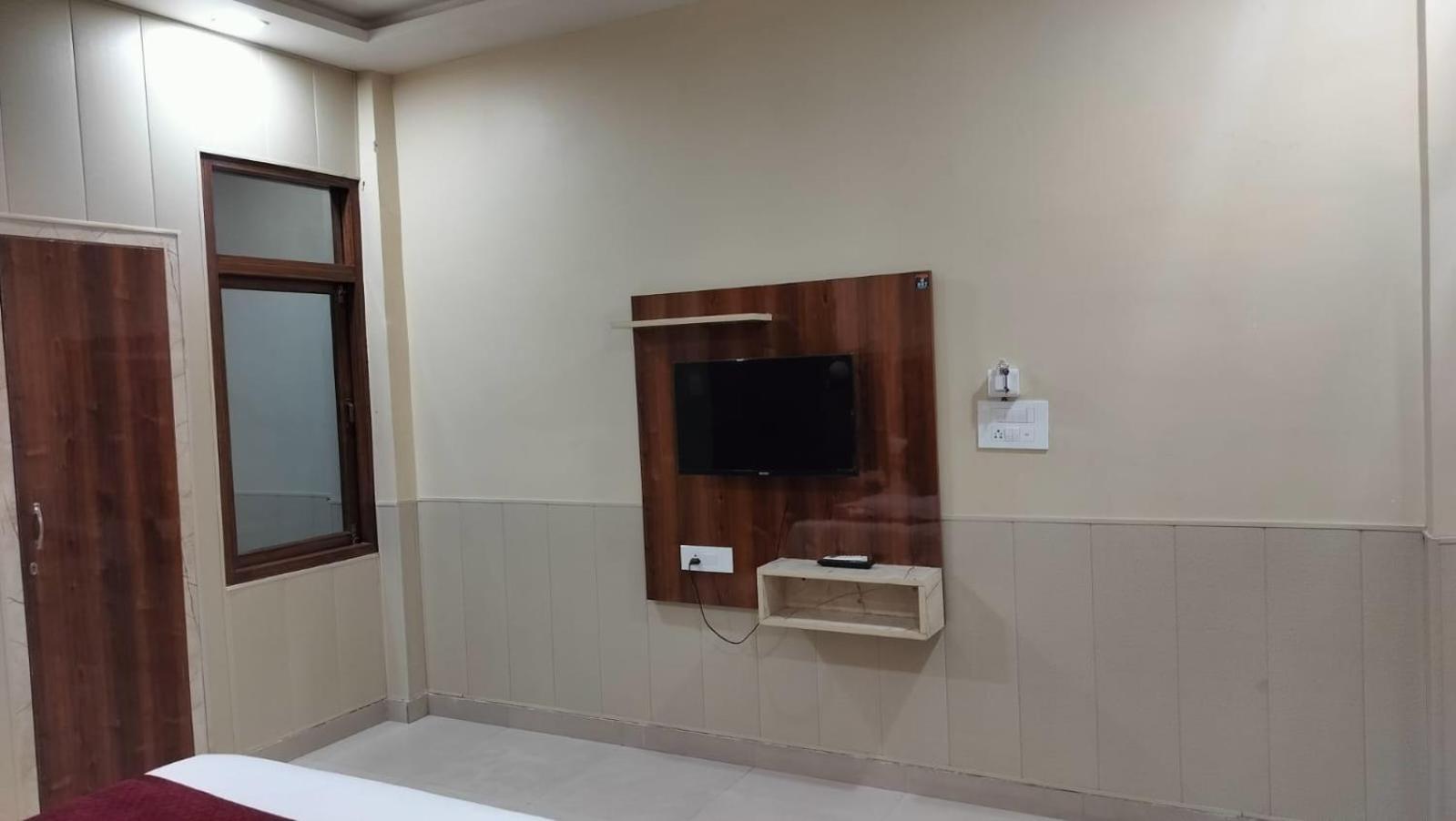 The Five Dimension Apartment Agra  Bagian luar foto