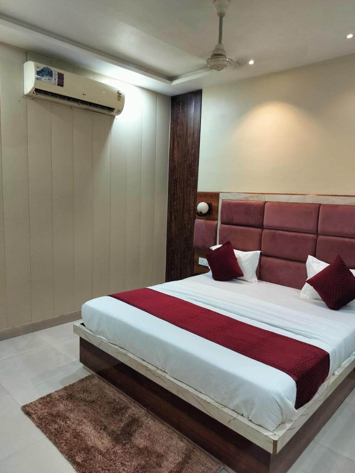 The Five Dimension Apartment Agra  Bagian luar foto