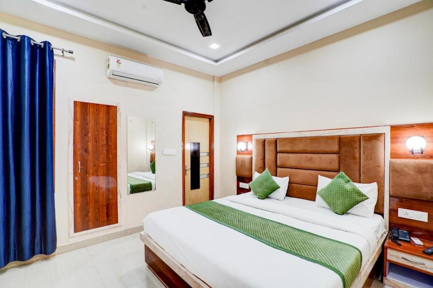 The Five Dimension Apartment Agra  Bagian luar foto