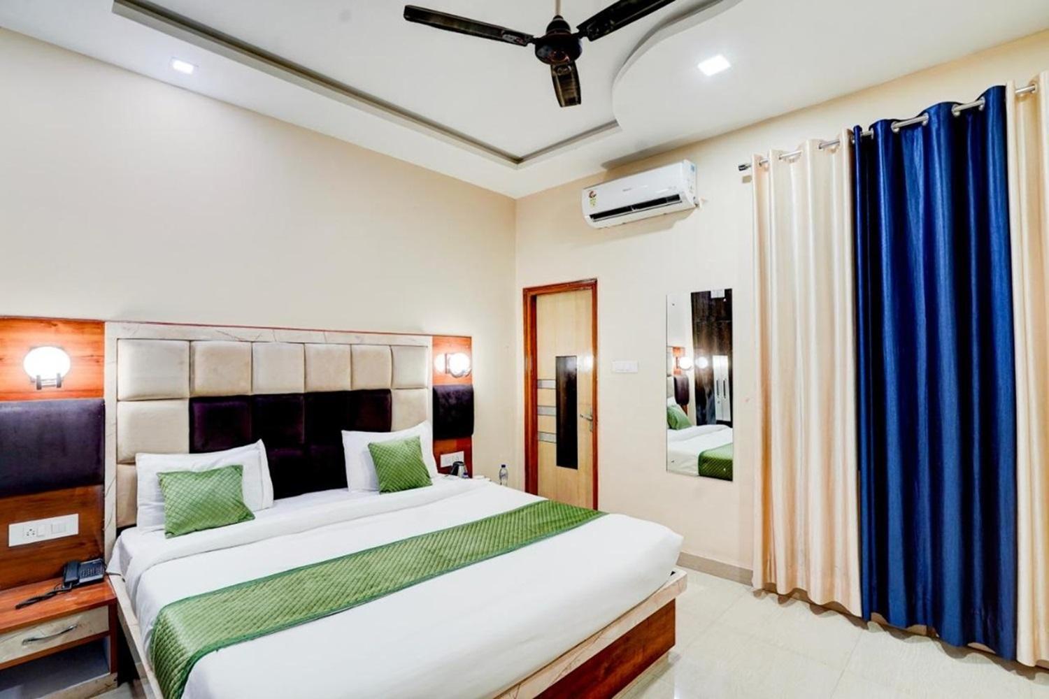 The Five Dimension Apartment Agra  Bagian luar foto