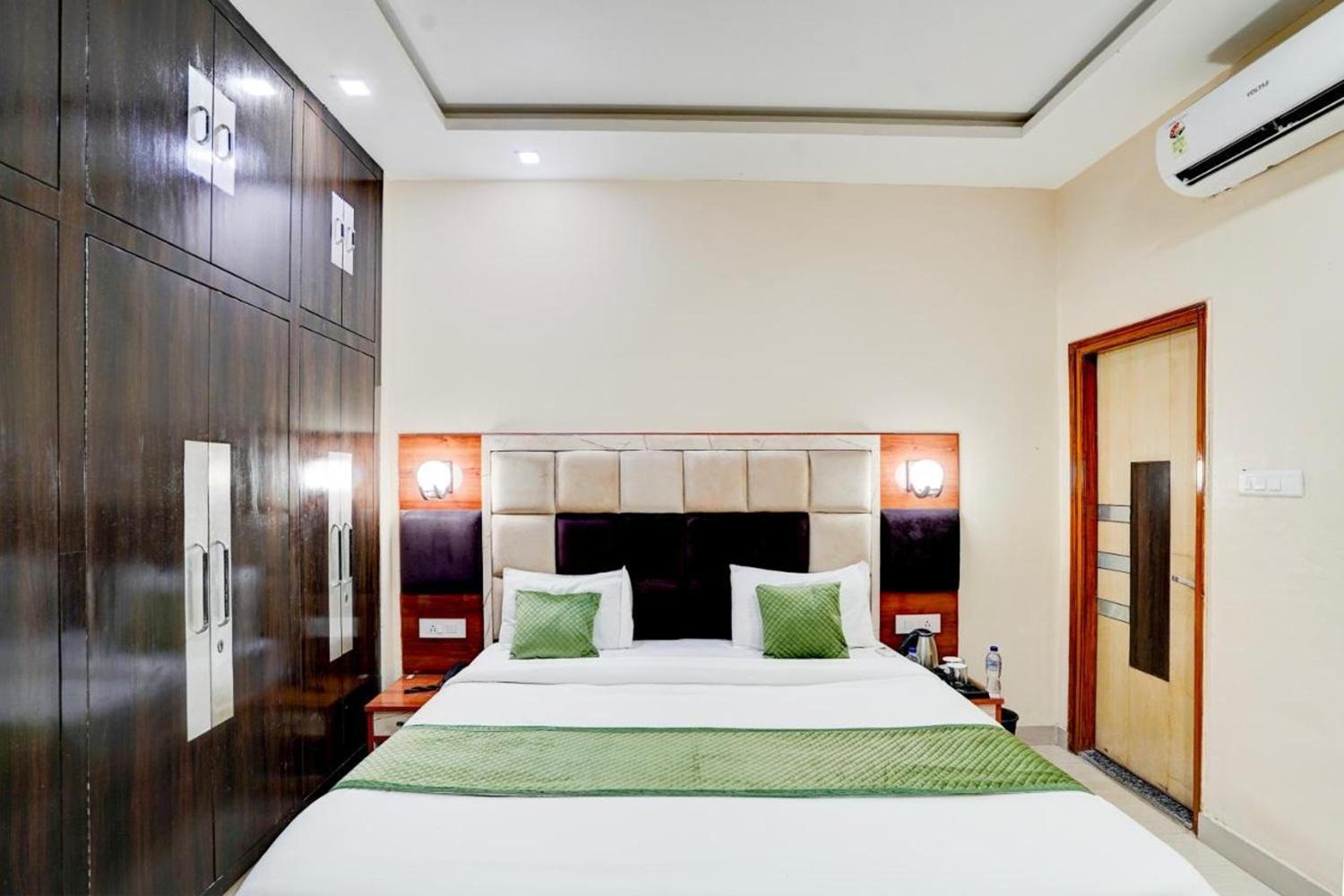 The Five Dimension Apartment Agra  Bagian luar foto