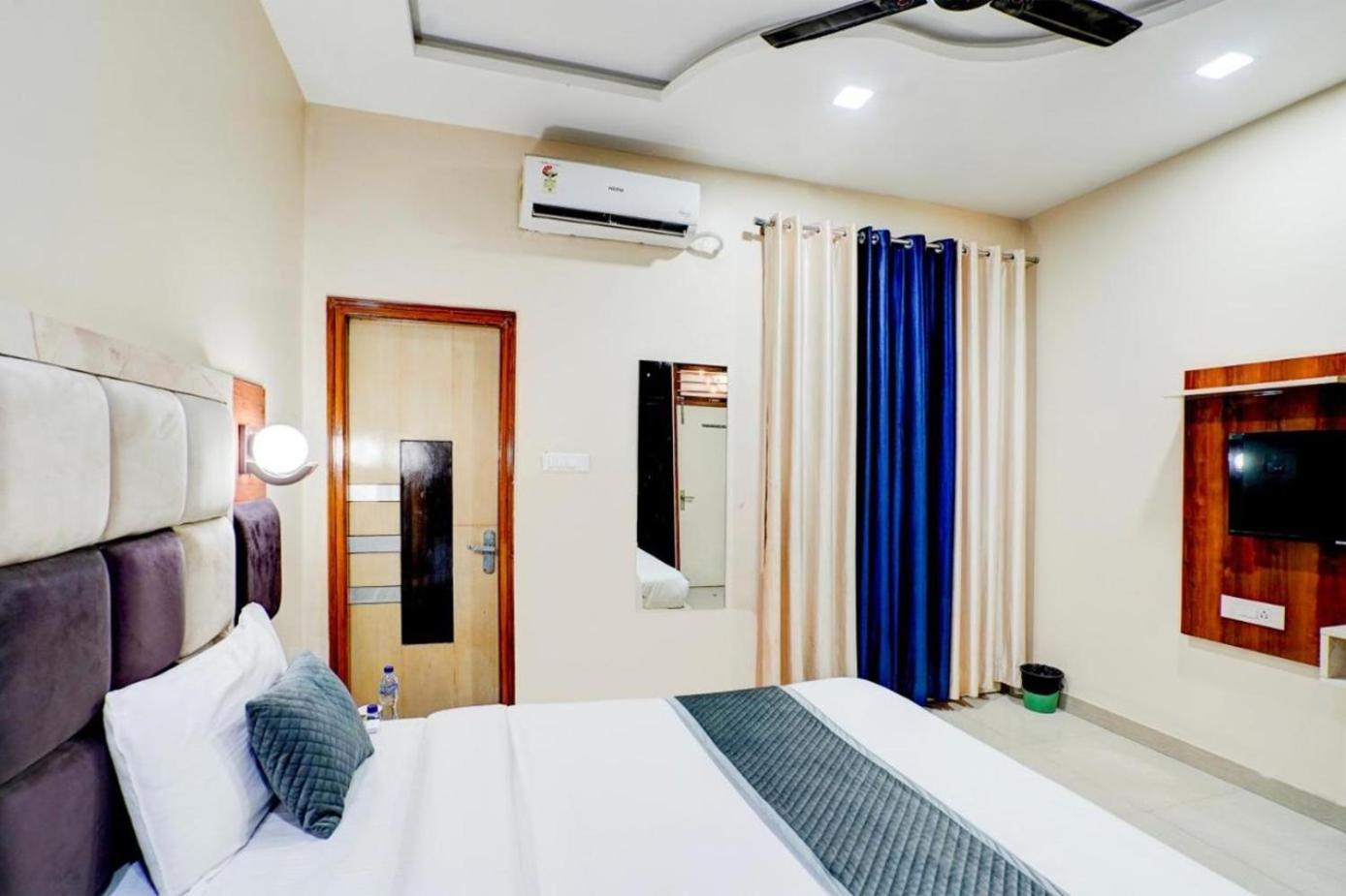 The Five Dimension Apartment Agra  Bagian luar foto