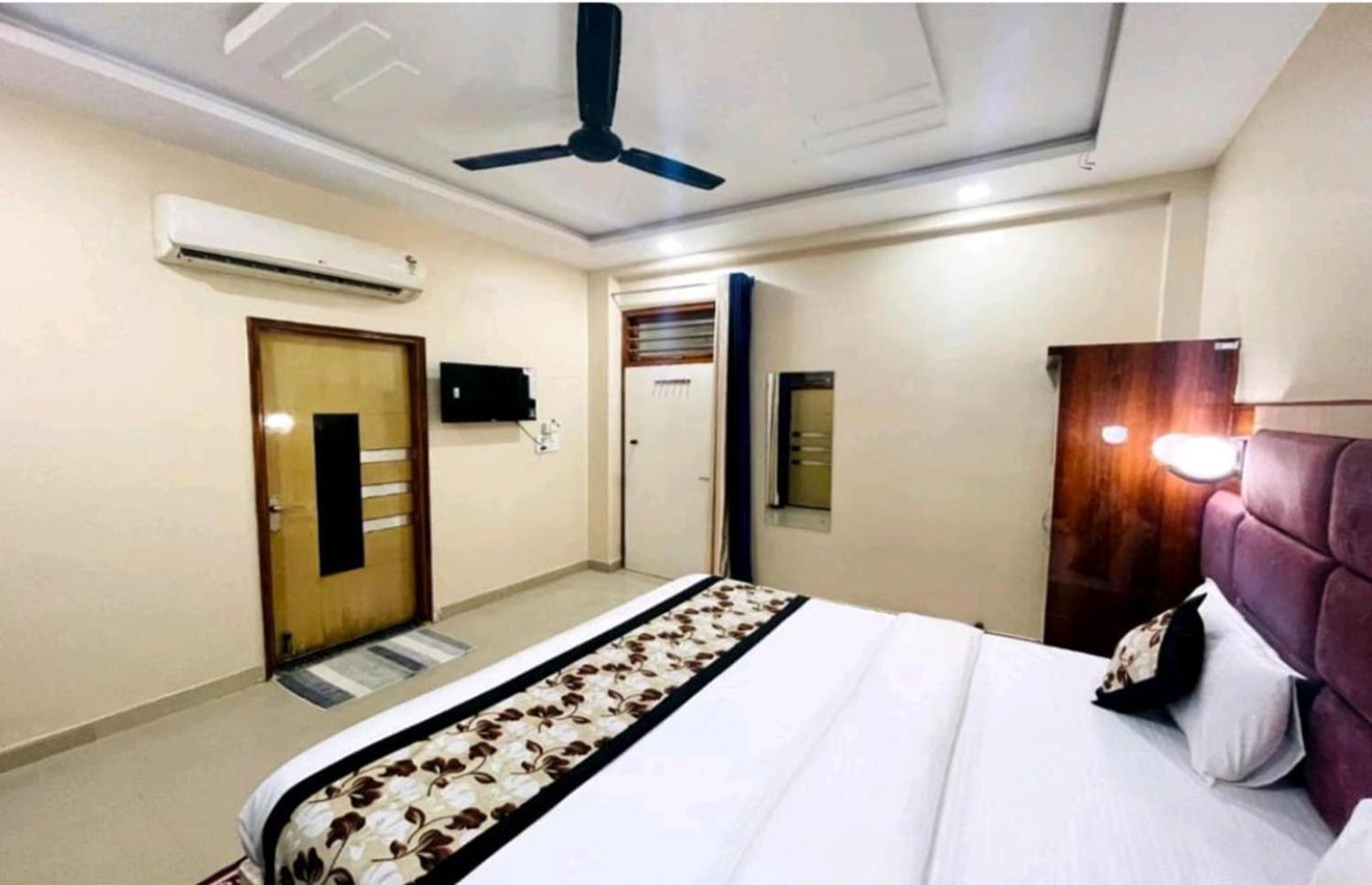 The Five Dimension Apartment Agra  Bagian luar foto