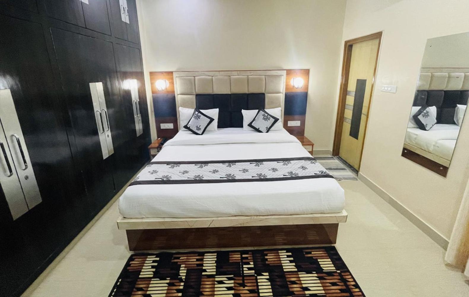 The Five Dimension Apartment Agra  Bagian luar foto